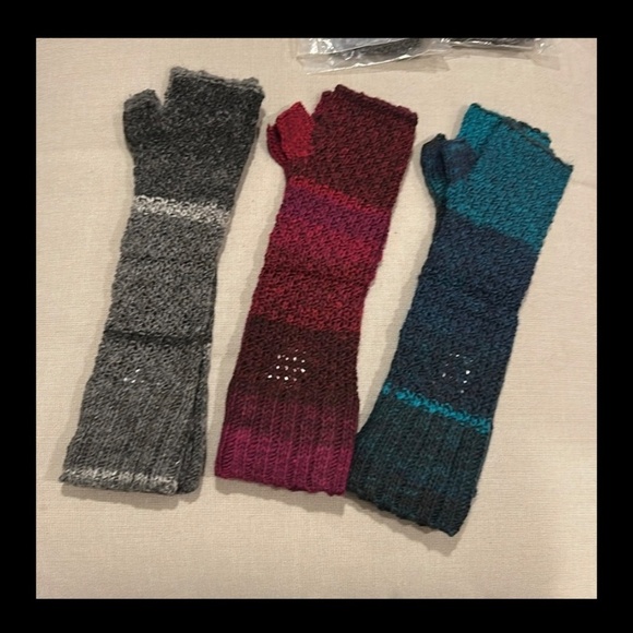 NWT Garnet Hill Gray Knit Fingerless Gloves OS - Picture 3 of 7